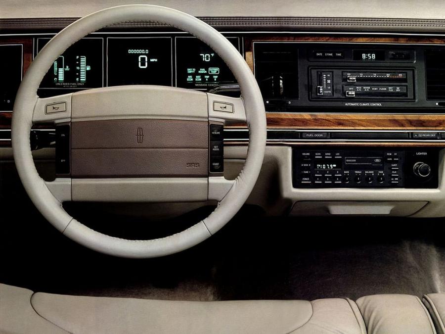  Lincoln Town Car 1990 года  (фото 5 из 5)